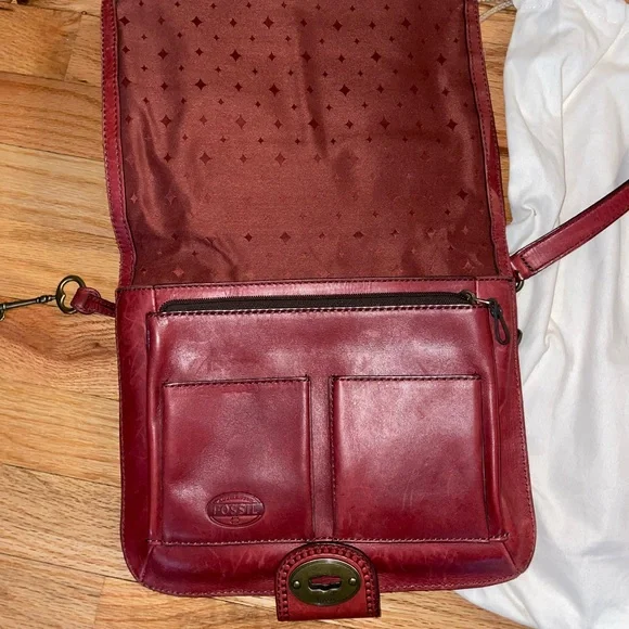 Vintage Fossil Red Leather Keyhole Crossbody Satchel - Picture 5 of 10